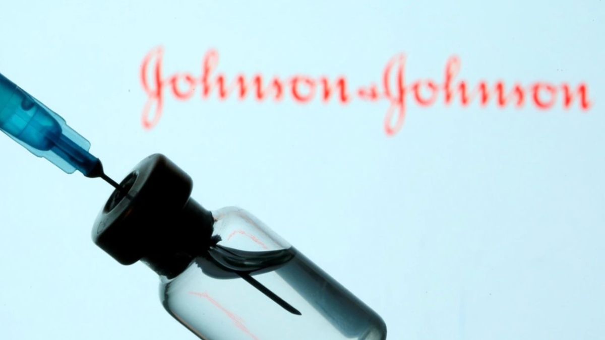 Компания Johnson & Johnson приостановила производство COVID-19-вакцины: причина