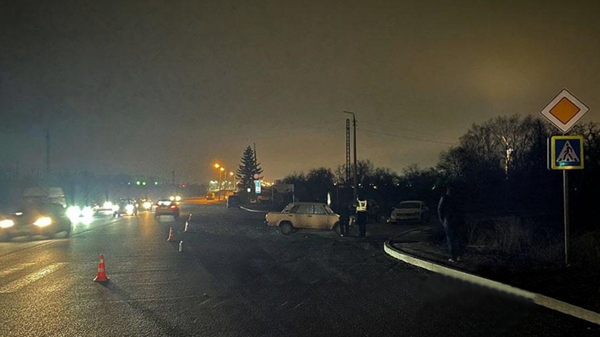 В Запорожье водитель под наркотиками сбил двух подростков на переходе