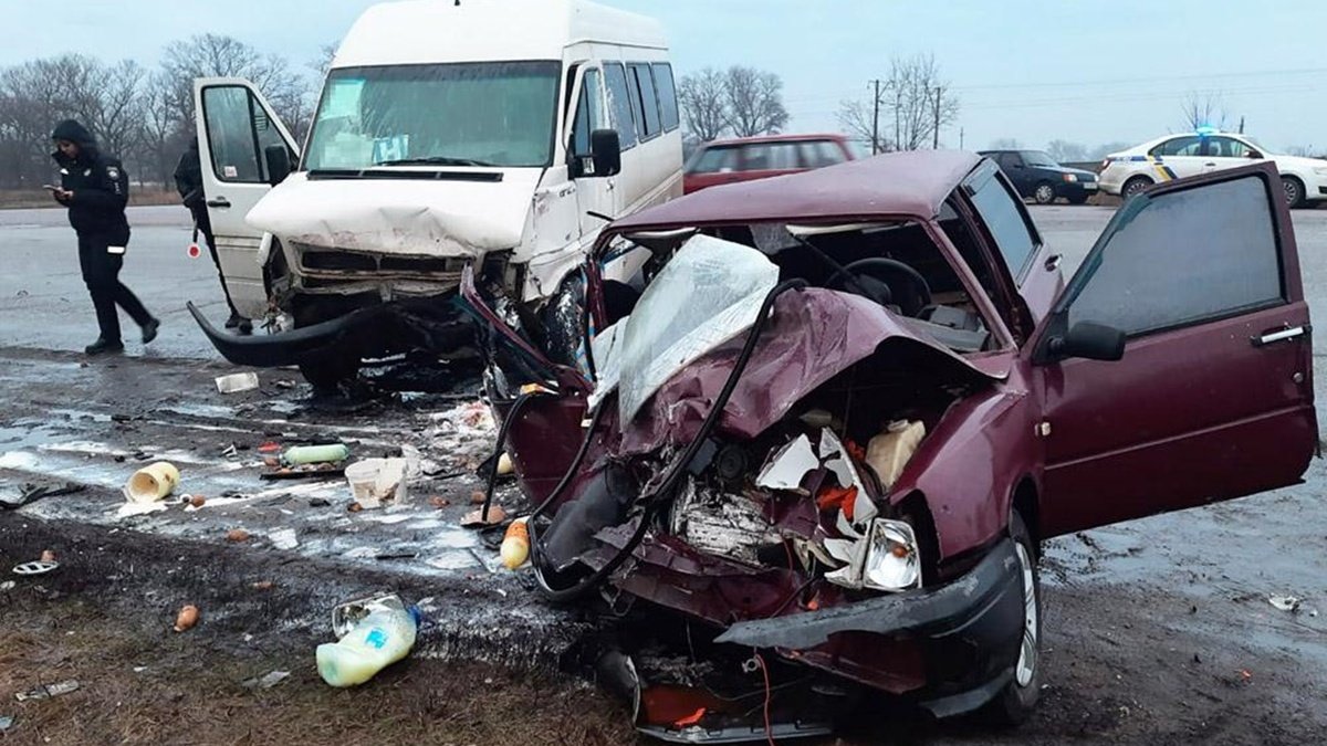 ДТП із маршруткою у Запорізькій області: одна людина загинула, ще двоє постраждали