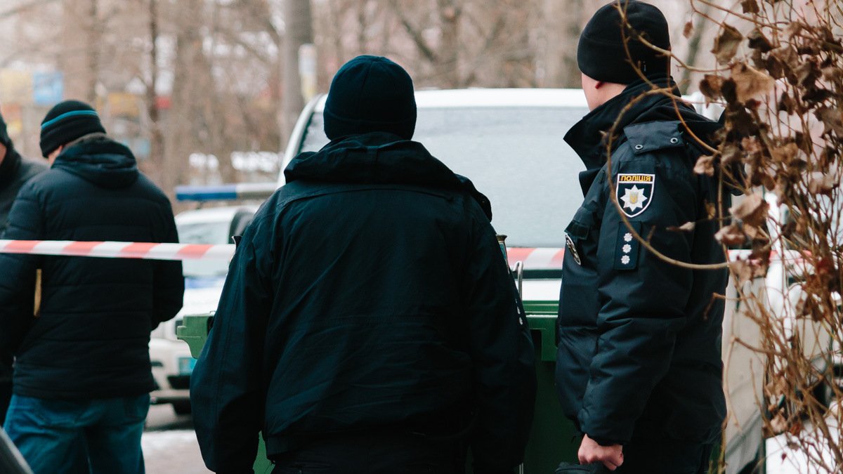 В Хмельницкой области мужчина пошёл провожать 21-летнюю девушку и задушил её