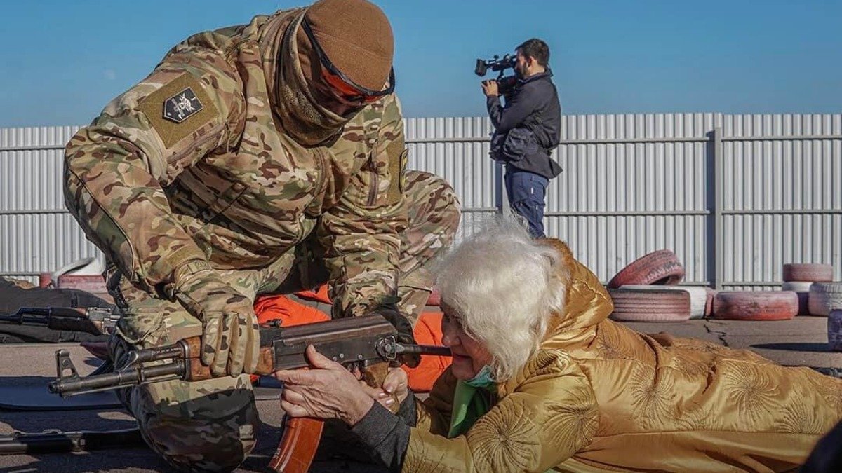 79-річна українка записалася до тероборони та потрапила на обкладинку The Times