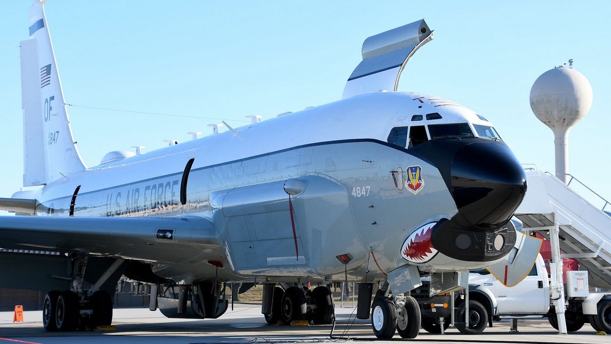 Возле оккупированного Крыма летает самолёт-разведчик ВВС США
