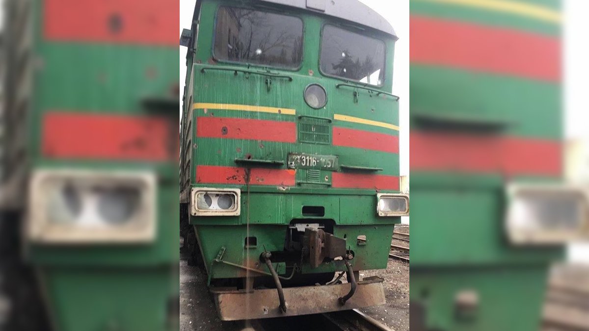 Під артобстріл у Станиці Луганській потрапило депо УЗ: зруйновано склад та пошкоджено локомотив