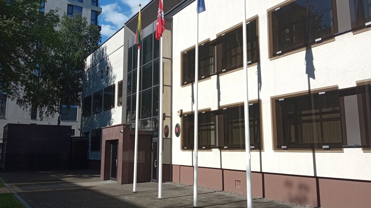 Из-за угрозы вторжения РФ Литва переносит своё посольство из Киева во Львов