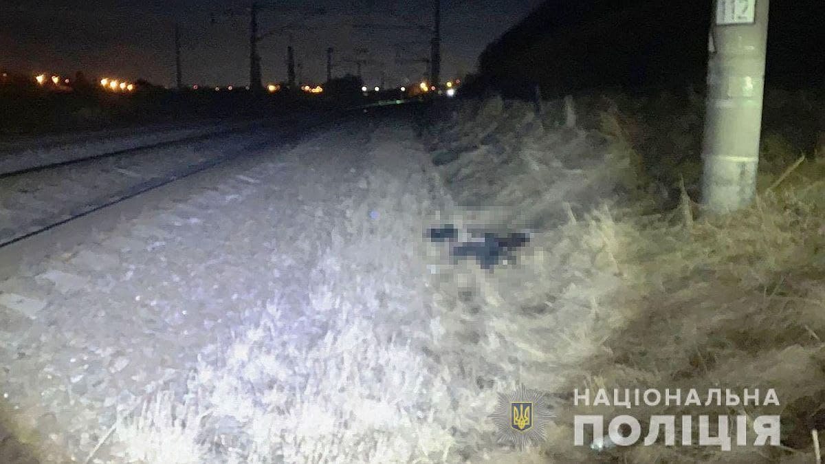 У Вінниці потяг збив двох хлопців, які слухали музику на залізничних коліях: один з них загинув