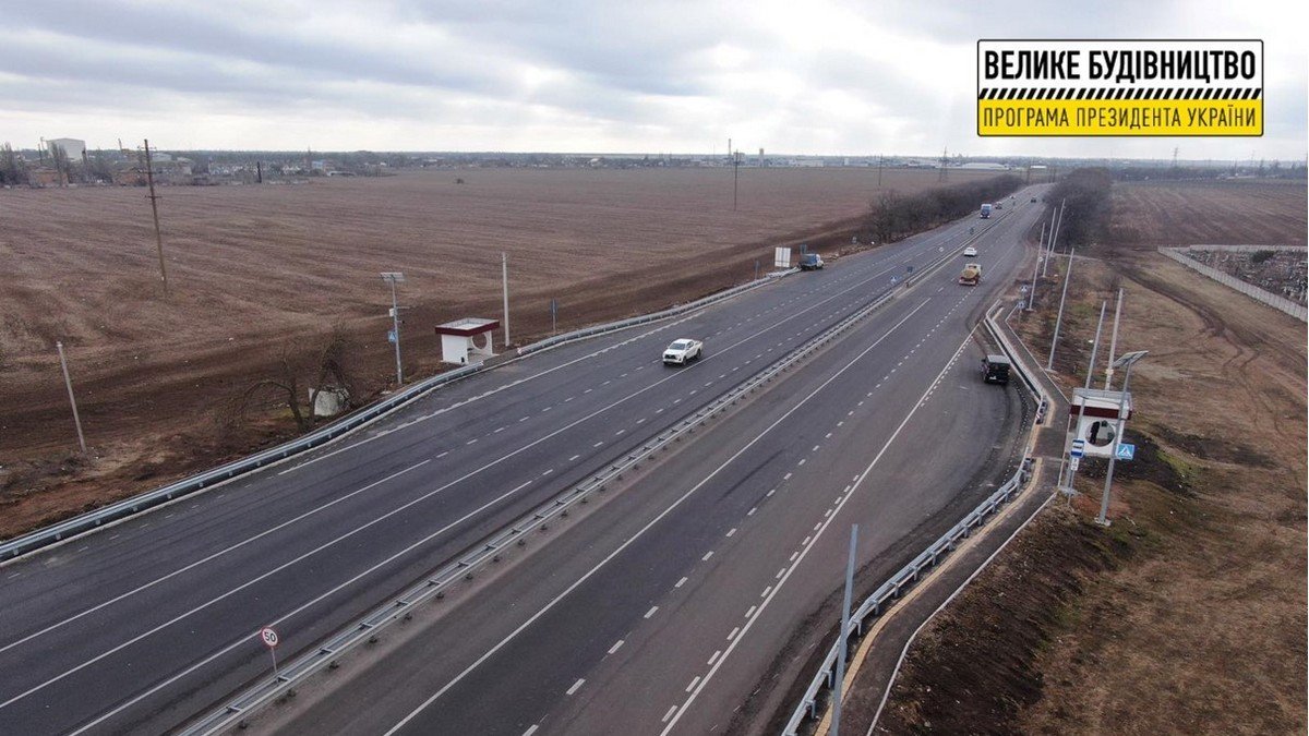 Николаевский автодор показал, как по программе Зеленского восстанавливают одну из худших трасс области