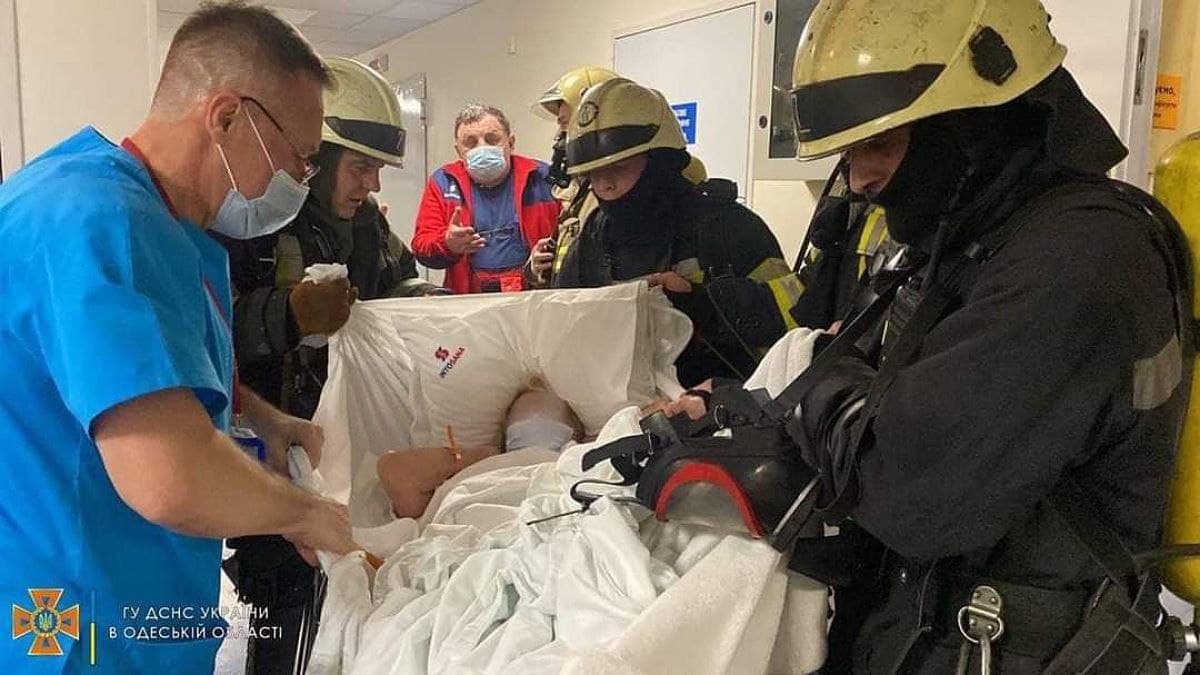 В Одессе горела больница: спасатели эвакуировали 28 пациентов