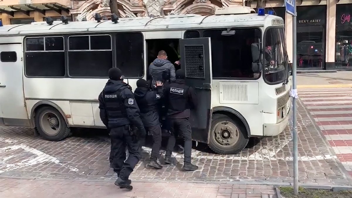 Полиция сорвала проплаченный РФ митинг под зданием Минюста: видео задержания