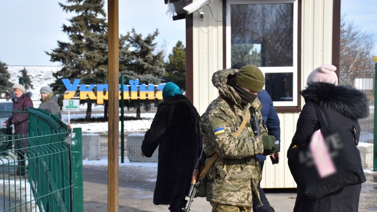Информация о том, что в Украине военкомат «ловит» мужчин в домах и укрытиях — фейк