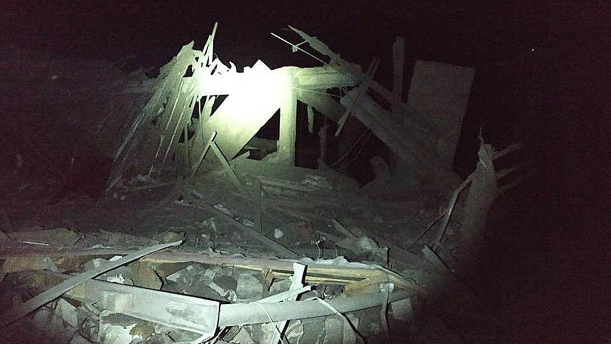 В Овручі та Коростені окупанти завдали повітряного удару та зруйнували житлові будівлі та школу: є постраждалі