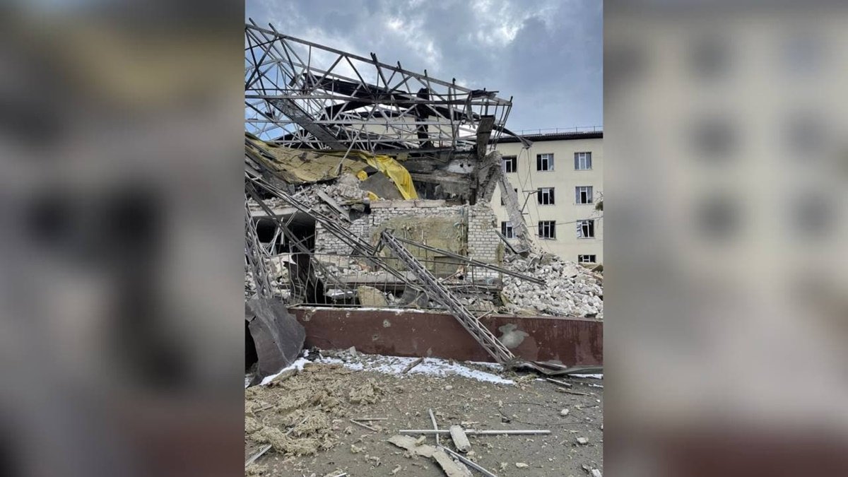 Бойовики зруйнували приймальне відділення лікарні в Ізюмі: пацієнтам довелося вибиратися з-під завалів