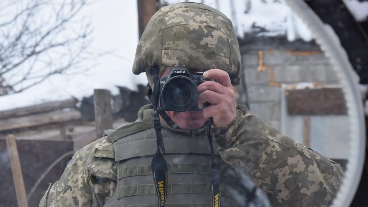Почти 2 000 иностранных журналистов работают в горячих точках Украины