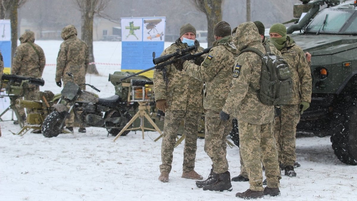 Швеция передаст Украине военное снаряжение, дроны и бинокли
