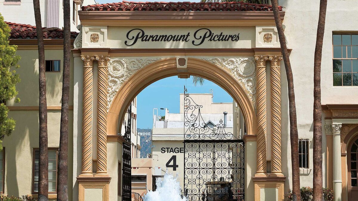Кіностудія Paramount йде з російського ринку та пожертвує 1 мільйон доларів Україні