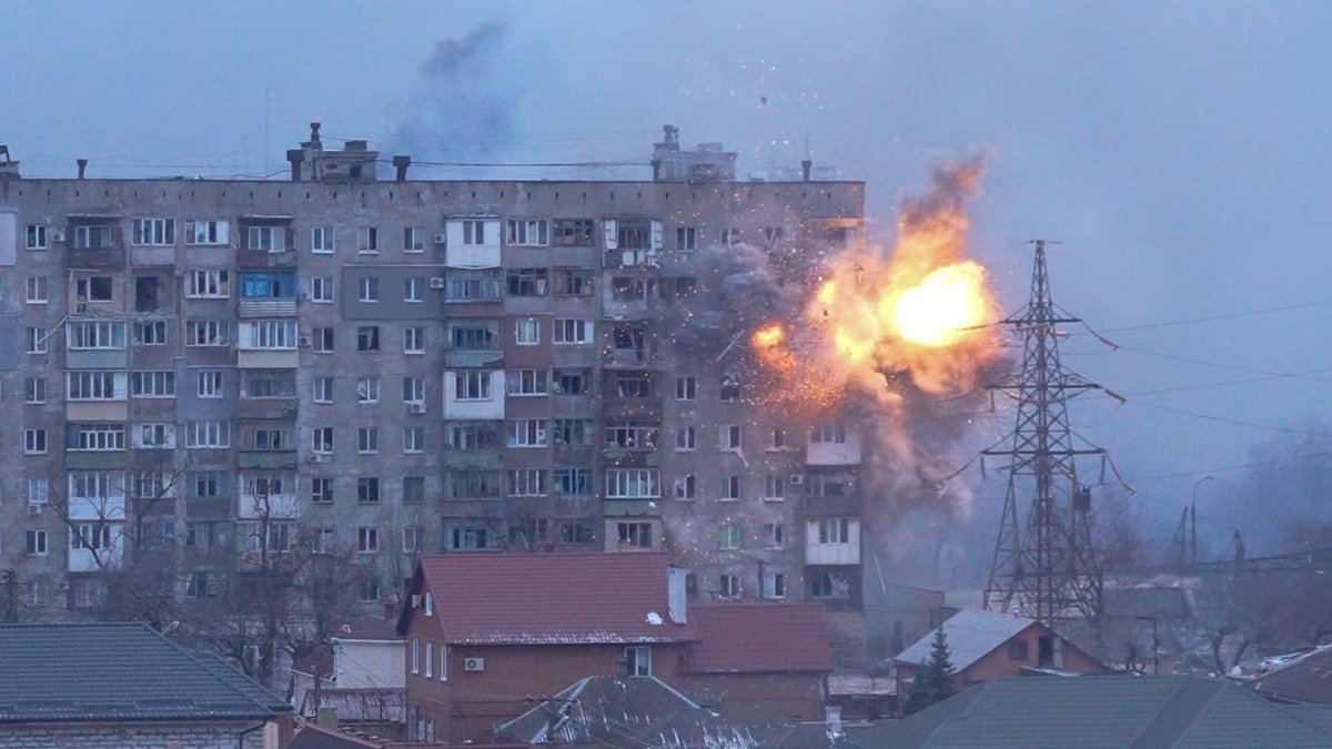 Российские оккупанты разбомбили почти 90 % Мариуполя: погибли более 2 тысяч мирных жителей