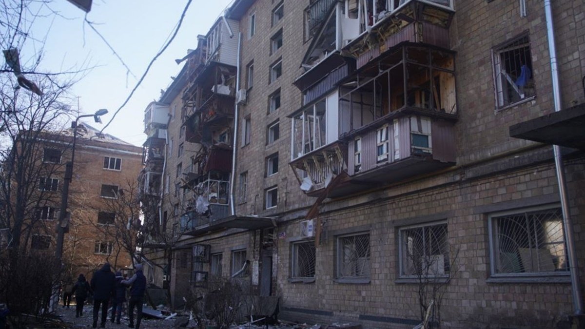В Киеве на многоэтажку упала сбитая ракета: один человек погиб, ещё 4 получили травмы