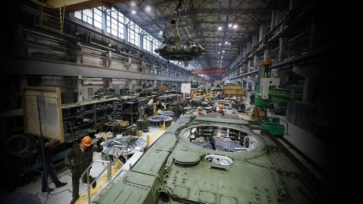 В россии из-за санкции остановил работу завод, где собирают и ремонтируют танки