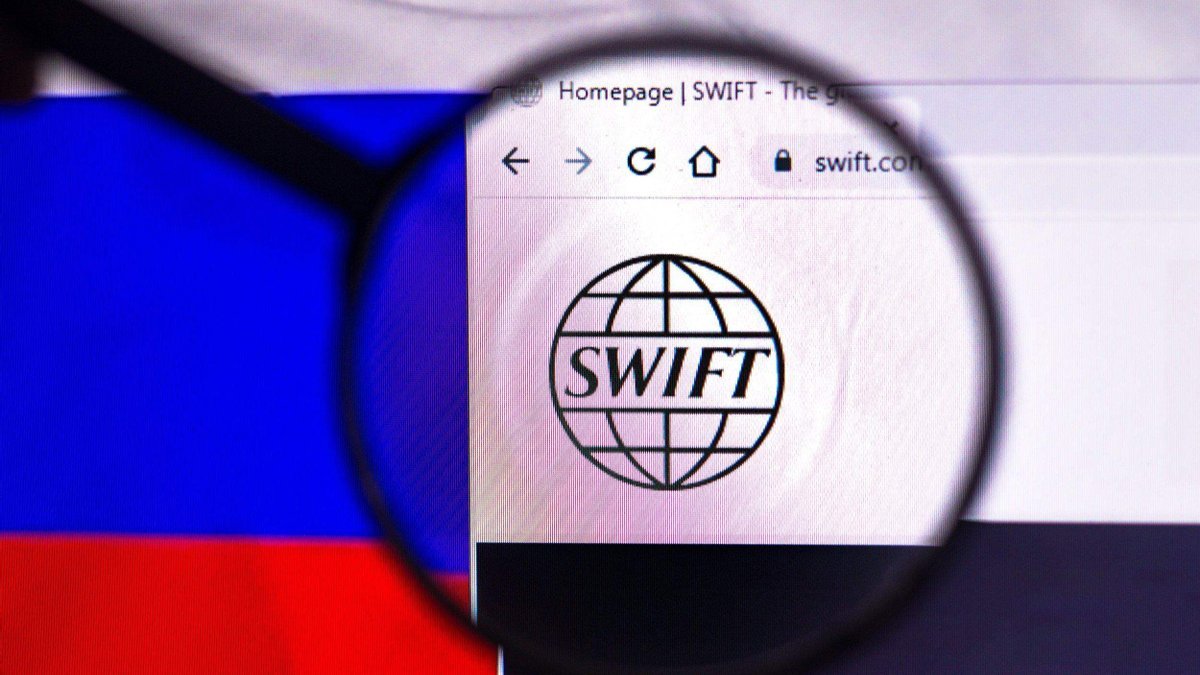 Україна просить відключити центральний банк РФ від SWIFT