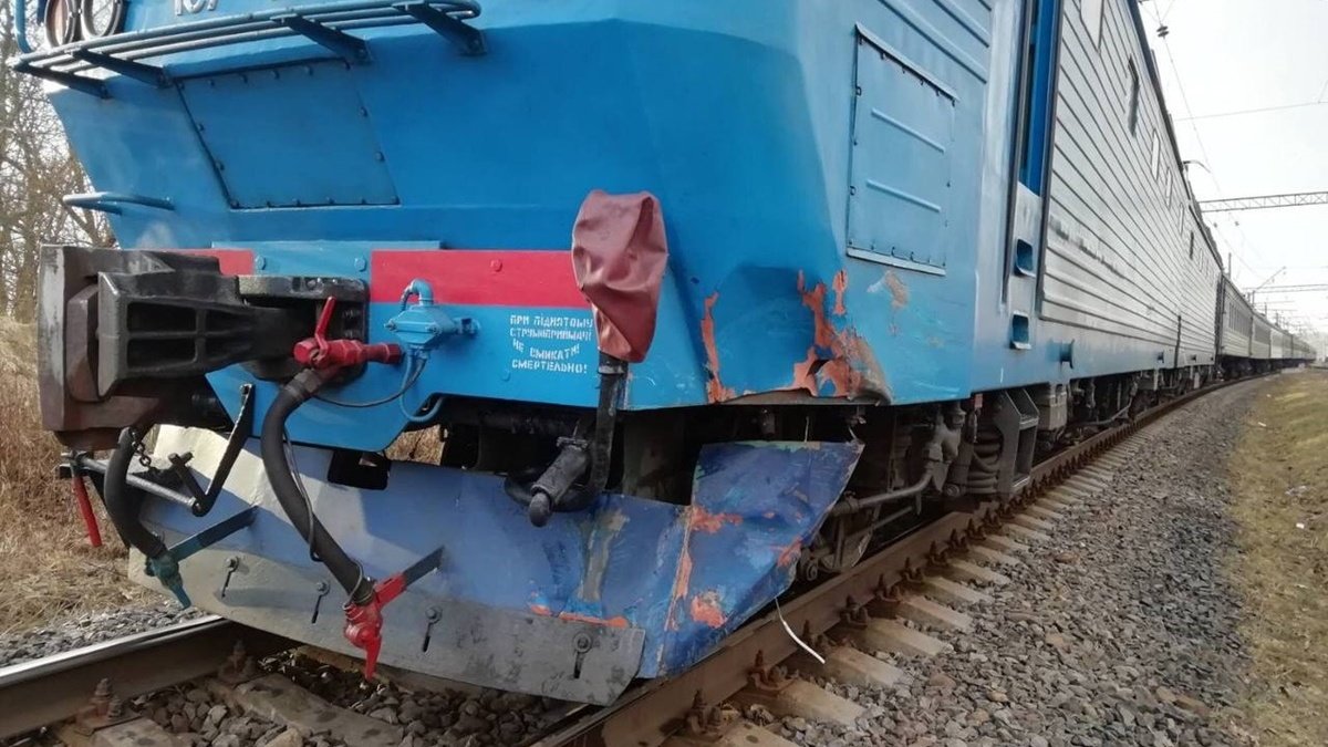 Потяг "Ужгород-Краматорськ" потрапив в аварію та затримується