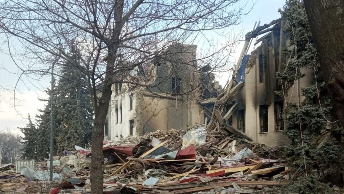 Атака российских боевиков на драмтеатр в Мариуполе: погибло около 300 человек