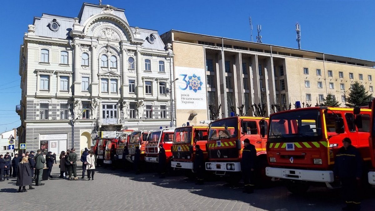 Украина получила от Франции 27 пожарных машин