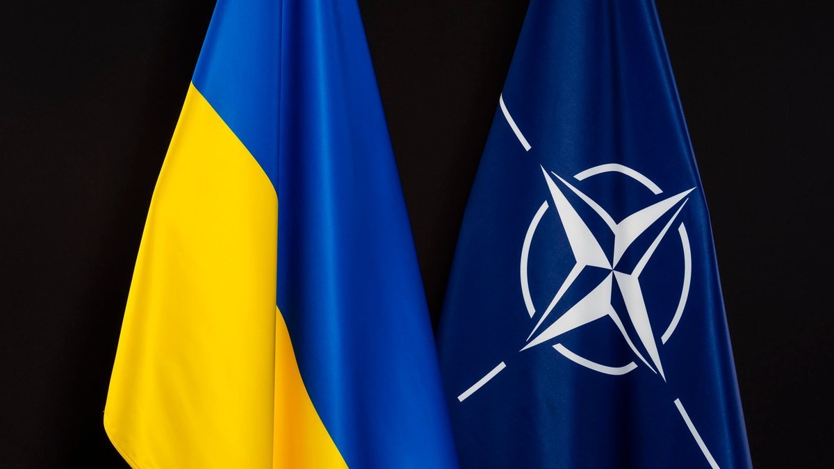Сможет ли Украина отразить нападение россии и как украинцы относятся к вступлению в НАТО — результаты опроса