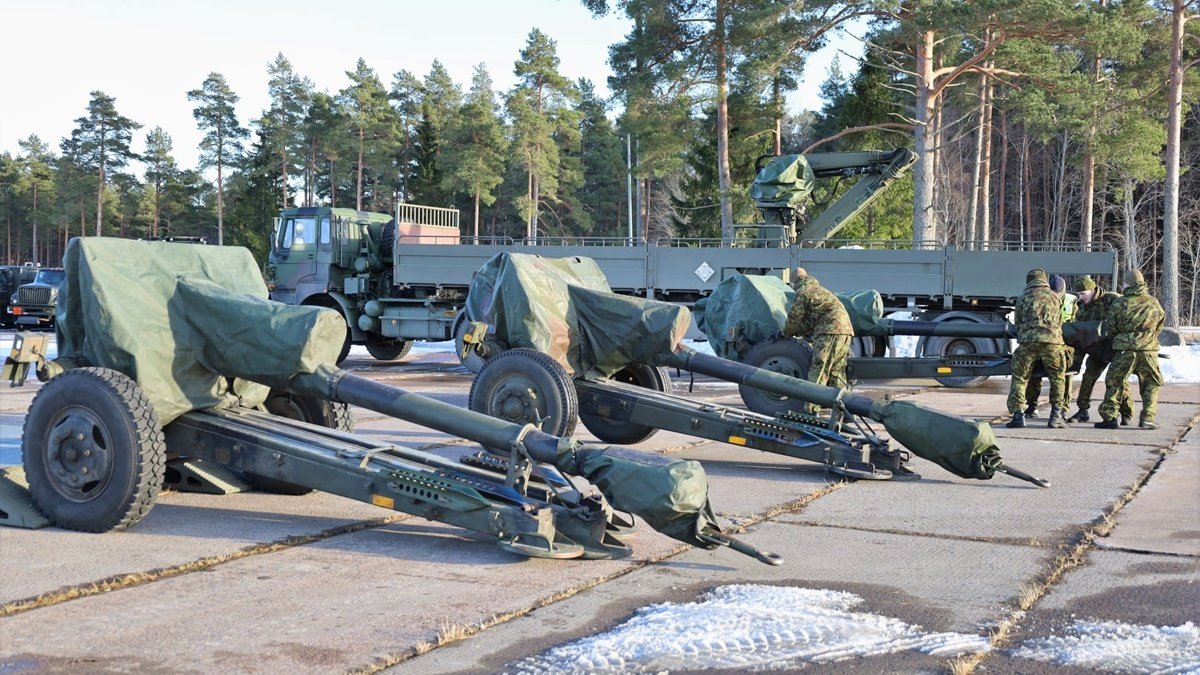 Естонія передала Україні протитанкові ракети, гаубиці та іншу військову допомогу