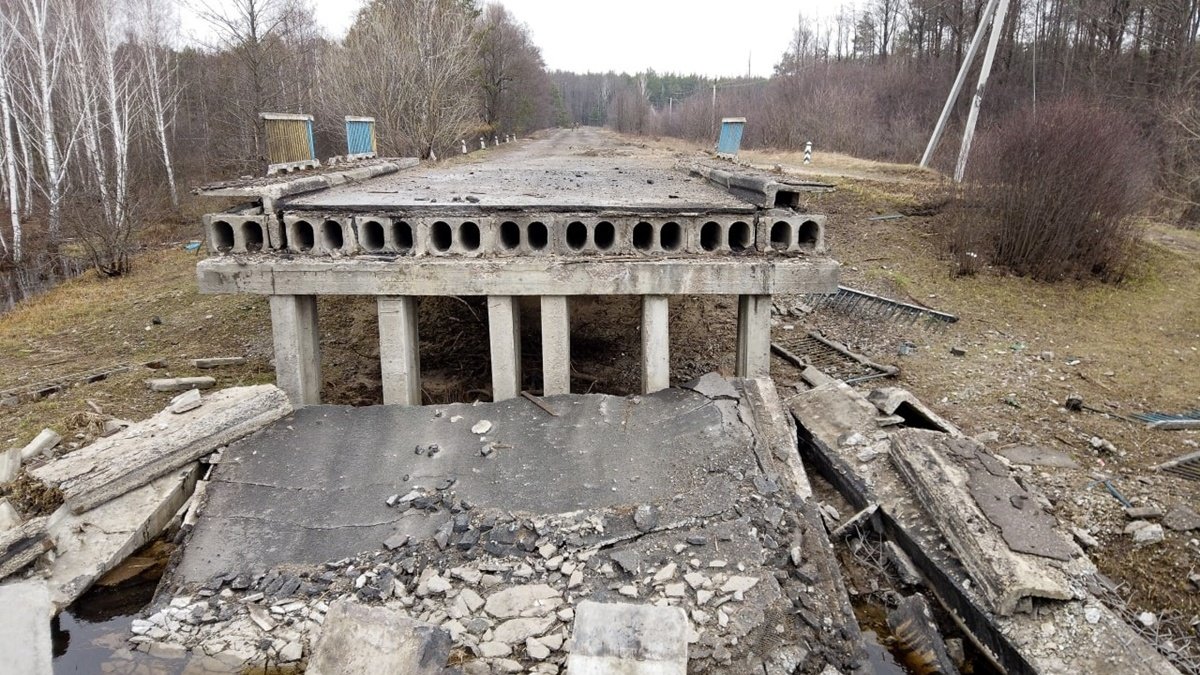 Російські окупанти, тікаючи з Житомирської області, підірвали два мости