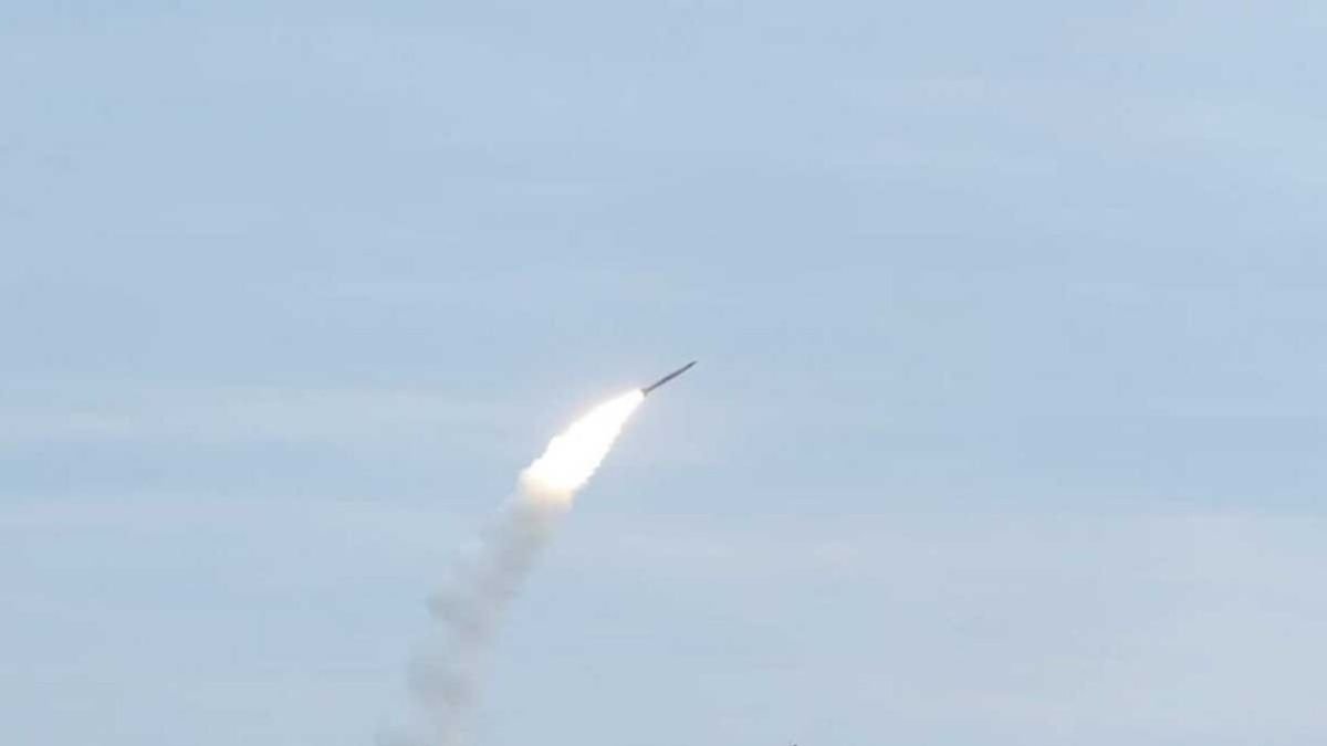 Над Запорожьем сбили три российские ракеты