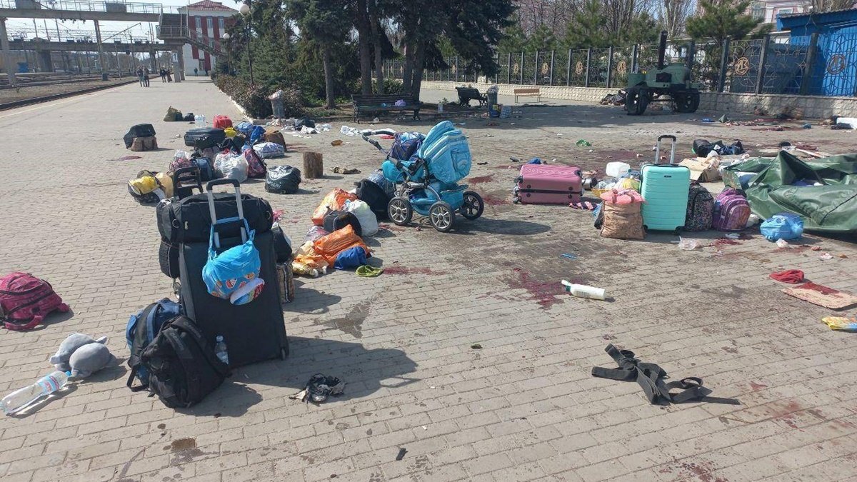 Удар по железнодорожному вокзалу в Краматорске: погибли 39 человек, из них — 4 ребёнка
