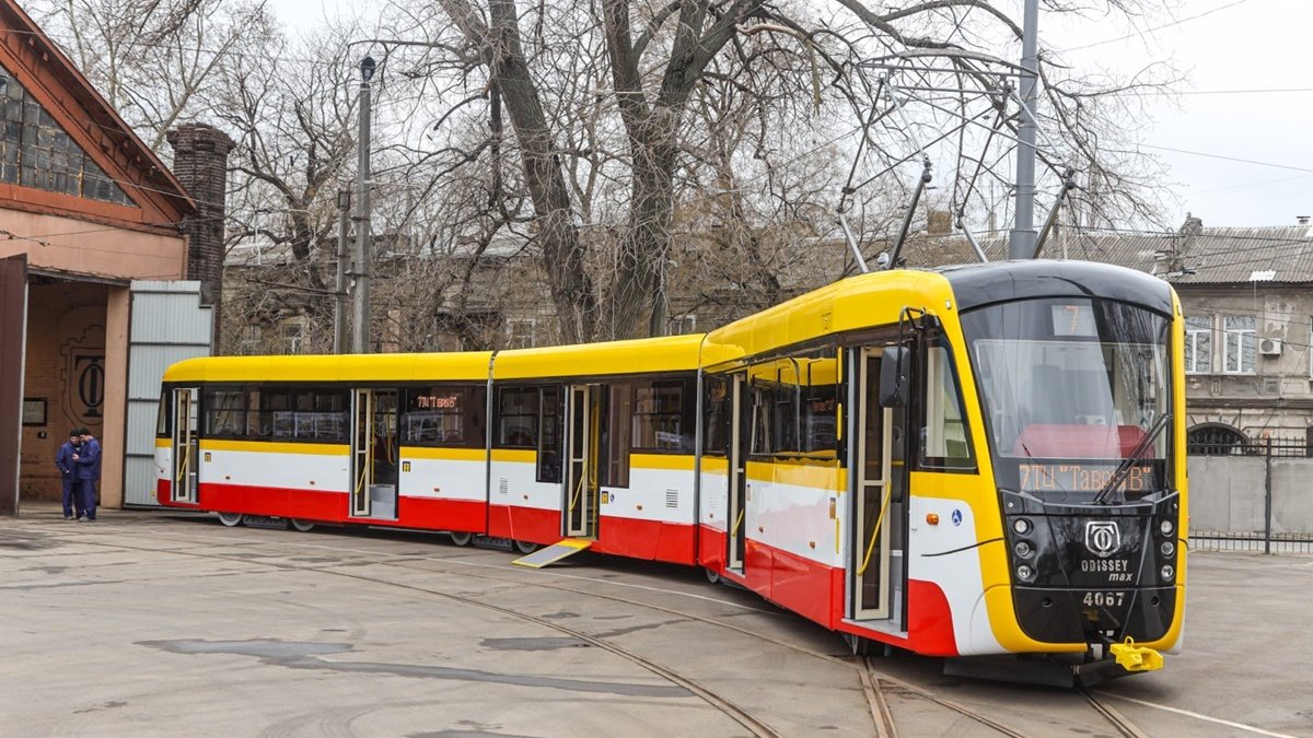 В Одессе выпустили новый трёхсекционный трамвай Одиссей МАХ
