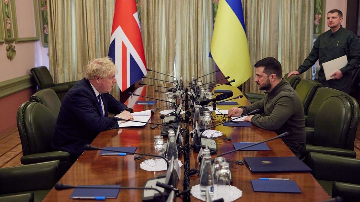 Премьер Великобритании Борис Джонсон неожиданно приехал в Киев