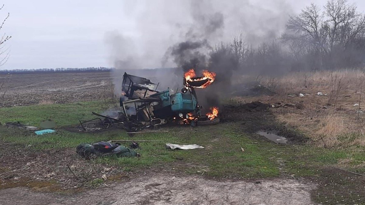 В Черниговской области на мине оккупантов взорвался трактор: водитель погиб