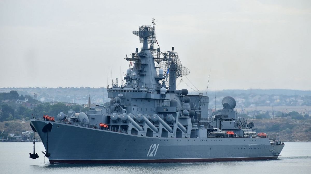 Поражённый ВСУ российский крейсер «Москва» перевернулся и начал тонуть