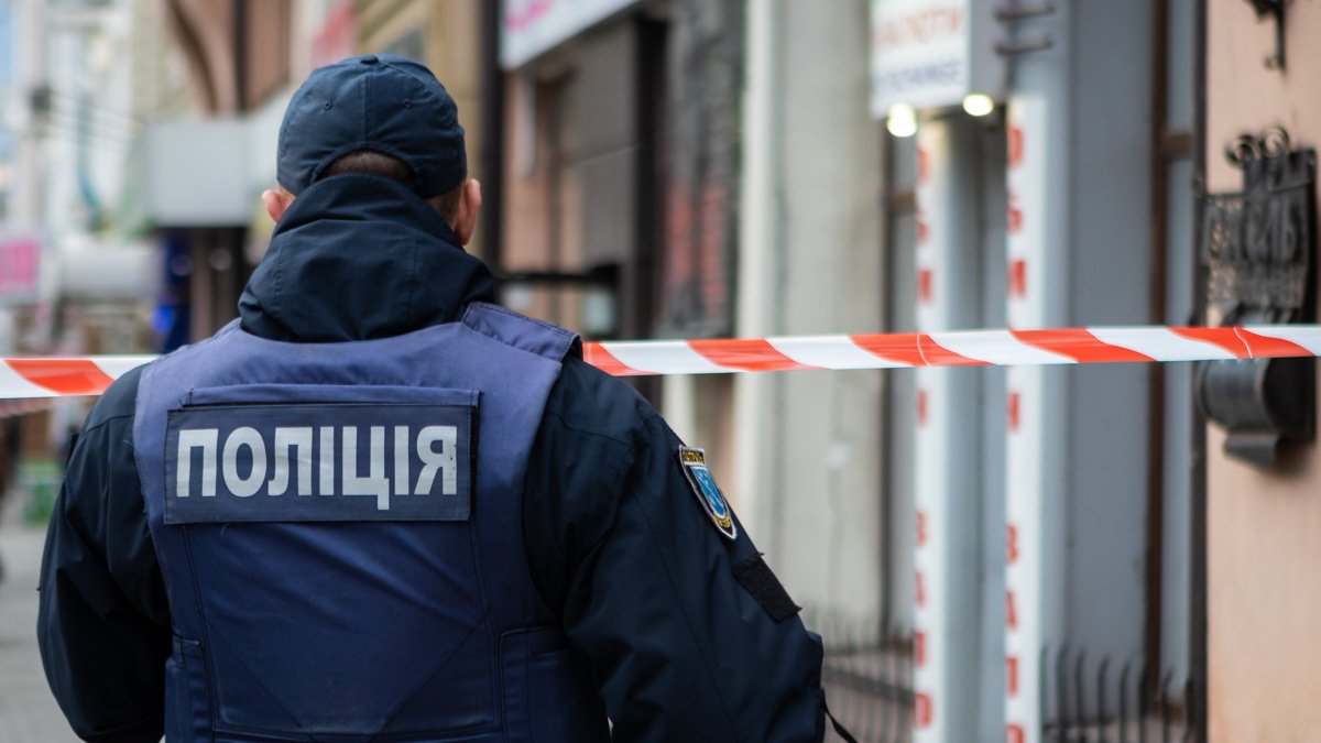 Рашисти обстріляли будівлю патрульної поліції у Лисичанську: 6 людей у лікарні