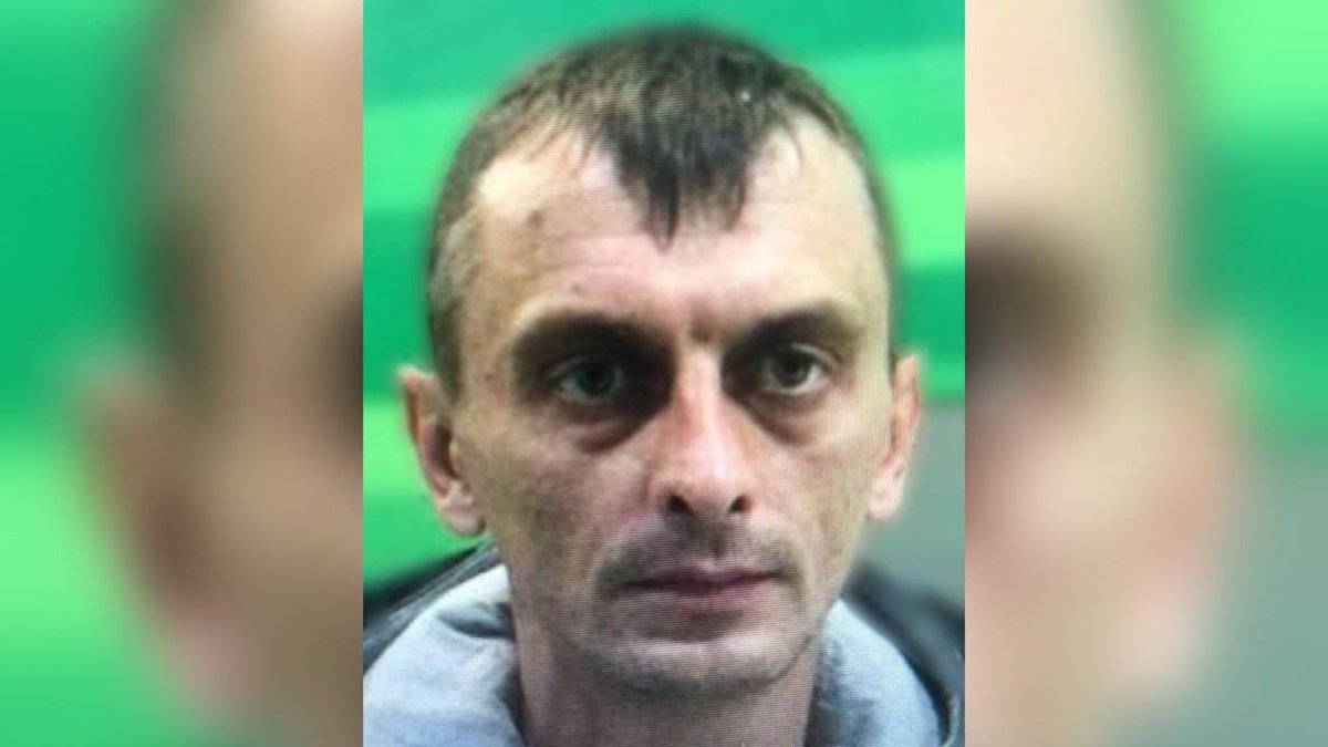 Чоловіка, який кинув гранату в поліцейських та вкрав автомат у Лисичанську, оголосили у розшук