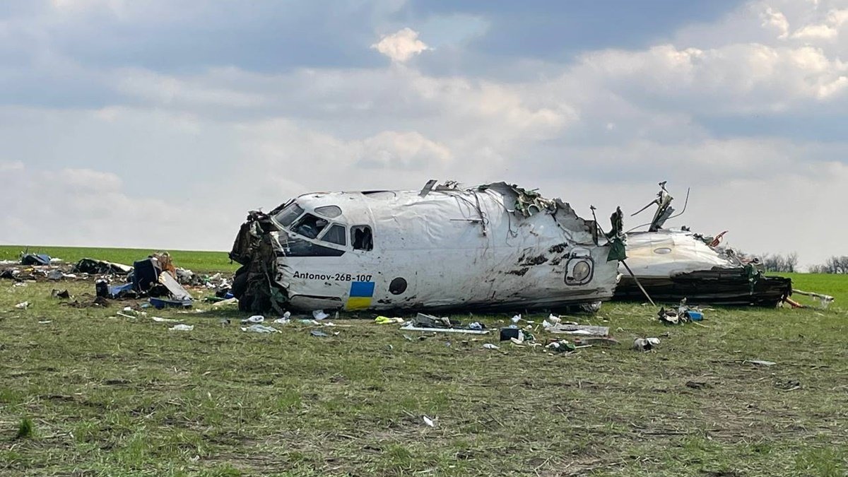 Один погибший и двое раненых: новые подробности падения самолёта Ан-26 в Запорожской области