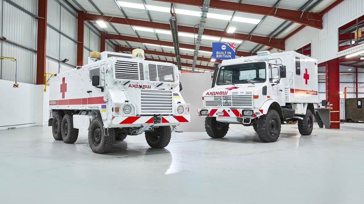 Великобританія передасть Україні ще 22 машини швидкої допомоги