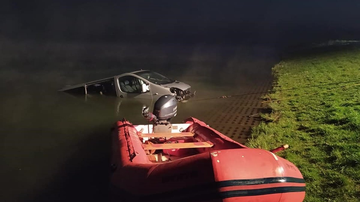 У Польщі авто з українцями злетіло в озеро: загинула дівчина
