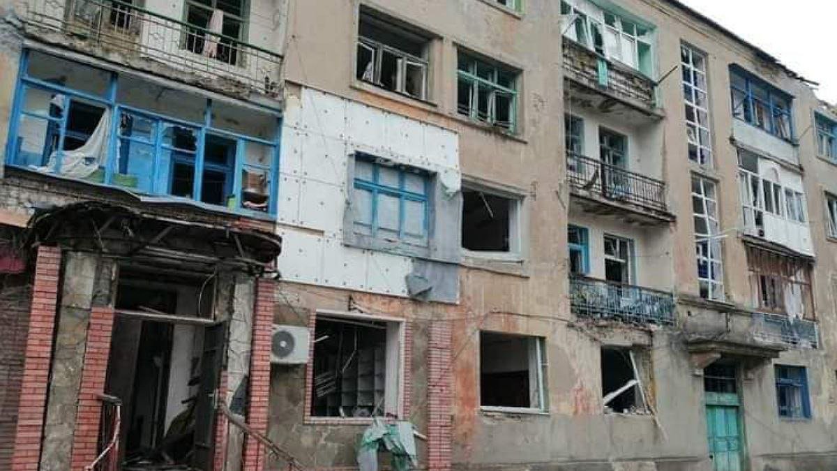 Рашисты за сутки разрушили две школы и 20 домов в Луганской области