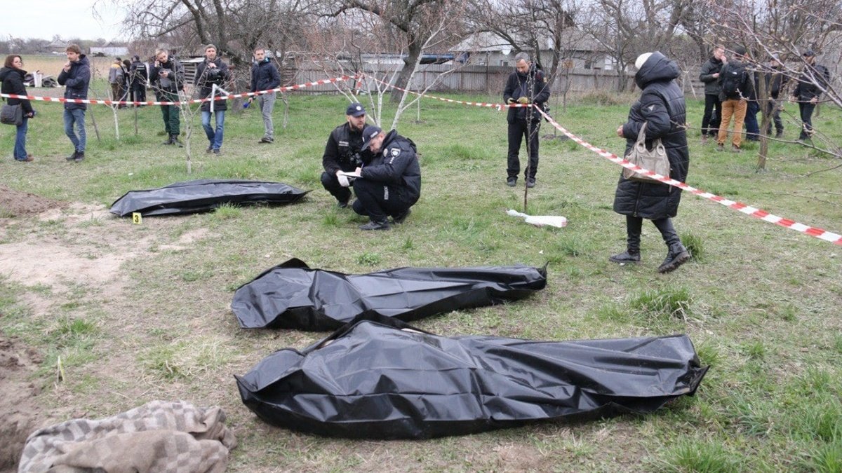 В Киевской области нашли восемь массовых захоронений мирных жителей, убитых оккупантами