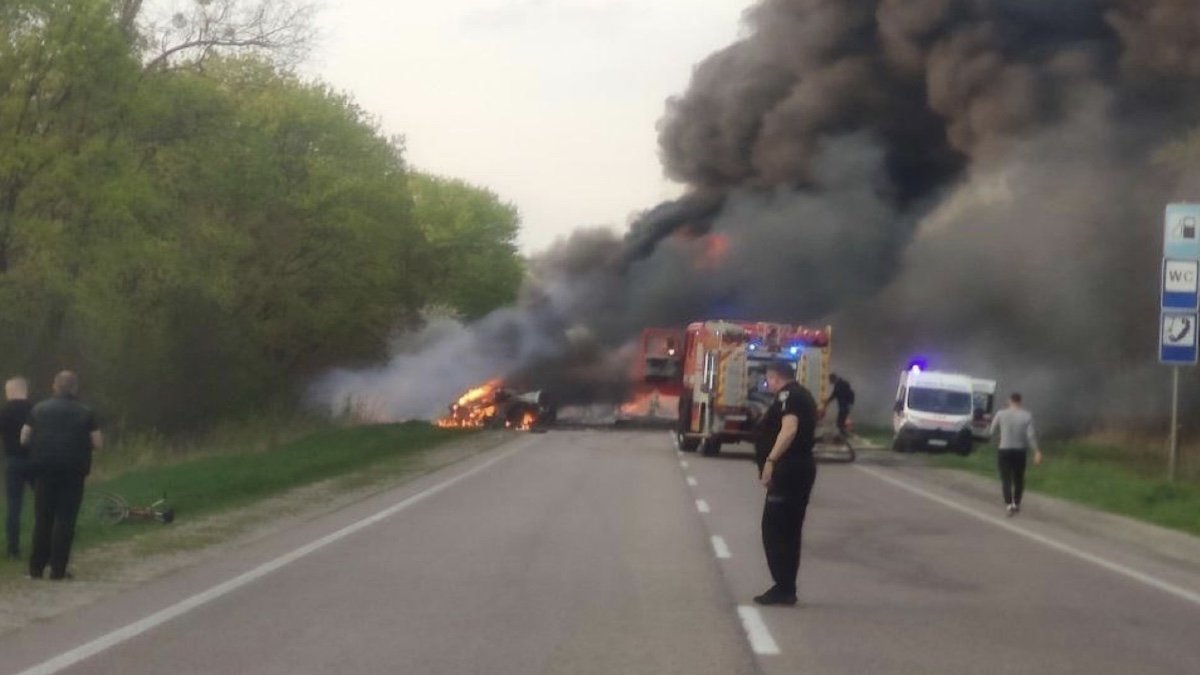 В Ровенской области в ДТП с бензовозом погибли 16 человек