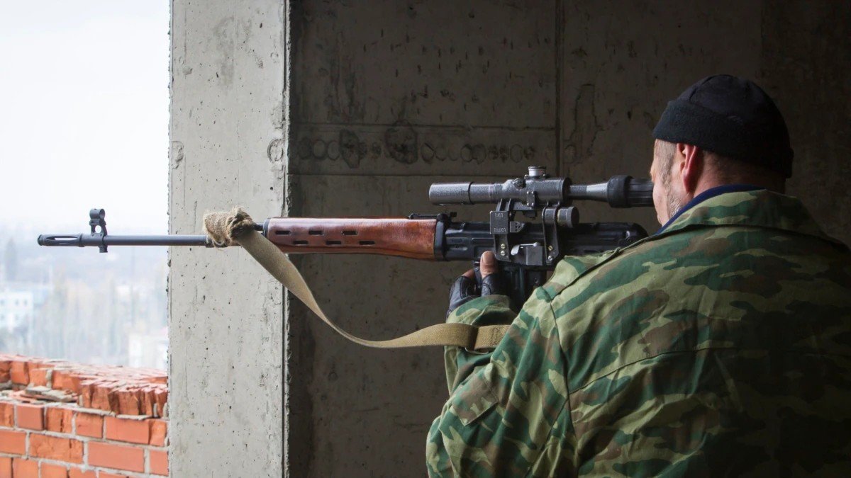 Обстреливали позиции ВСУ: в Харьковской области взяли в плен 11 российских снайперов