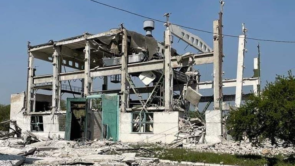 У Луганській області окупанти зруйнували двоповерховий будинок, де ховалися люди: 11 людей перестали виходити на зв'язок