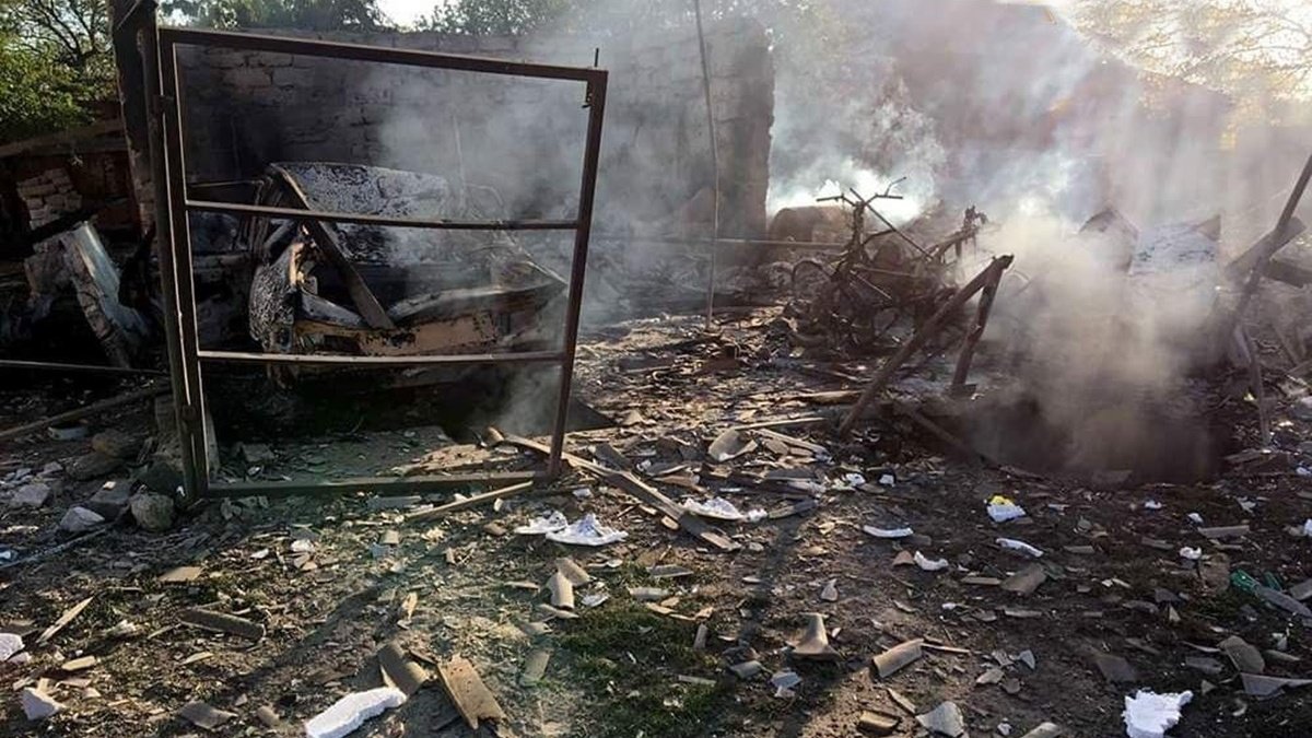 В Николаевской области боевики обстреляли село — загорелся гараж, погиб мужчина