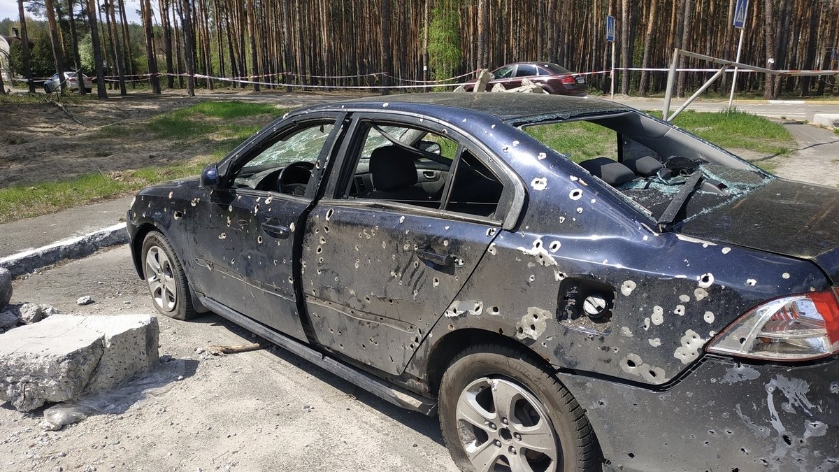 В Запорожской области оккупанты из артиллерии расстреляли авто: один человек погиб, ещё один ранен