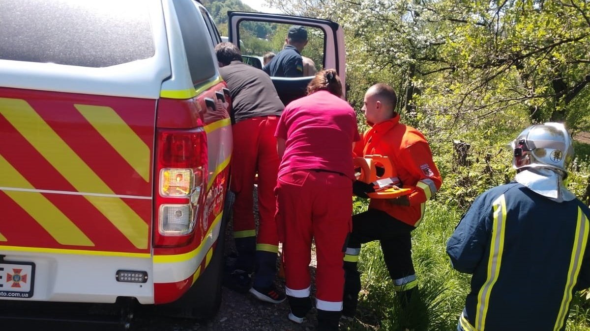 В Ивано-Франковской области 5-летний мальчик катался на велосипеде и упал в шестиметровую яму