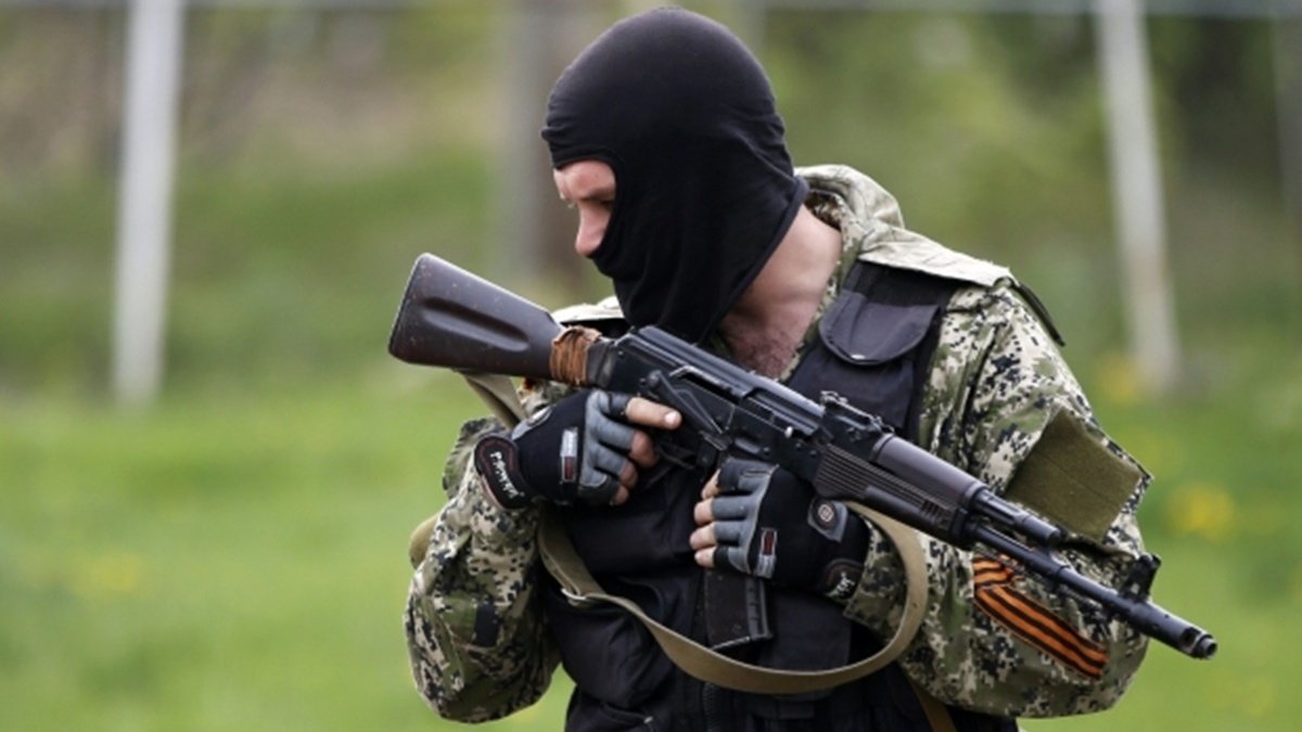 В Черниговской области оккупант, угрожая расстрелом, отобрал у мужчины золотую цепочку с крестиком