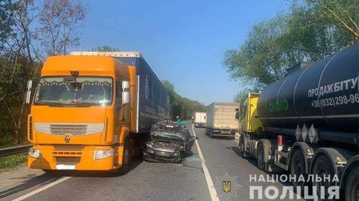 На Тернопільщині жінка з 7 дітьми в салоні влаштувала ДТП: зіткнулися 5 авто та вантажівка, постраждала дитина