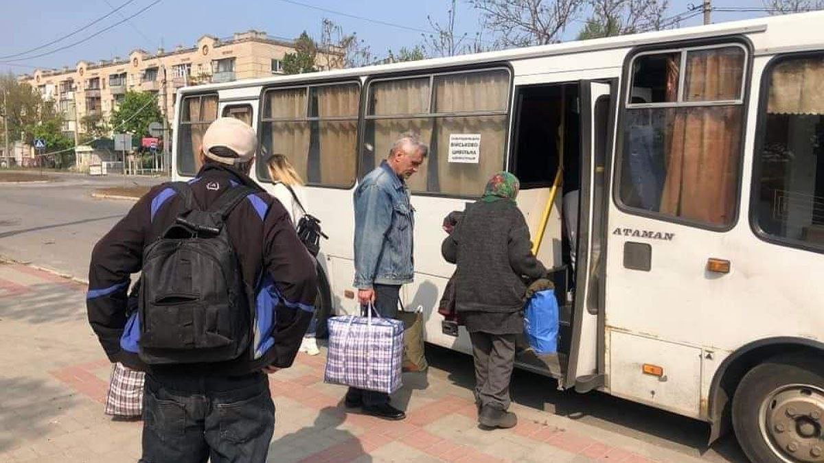 З Сєверодонецька евакуювали 17 людей, серед них – 3 дітей